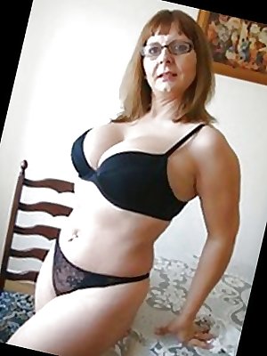Moms and bras 6.5 .Big, hanging and saggy